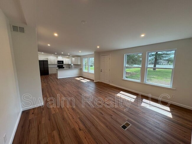 Building Photo - 1165 Bayview Rd