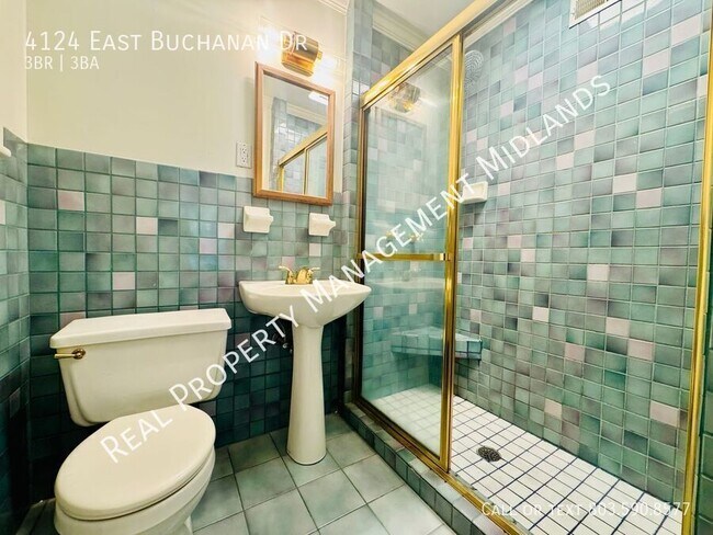 Building Photo - 4124 E Buchanan Dr