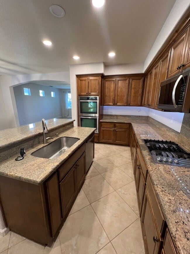 Building Photo - Beautiful 5 Bedroom Home in Crocker Ranch ...