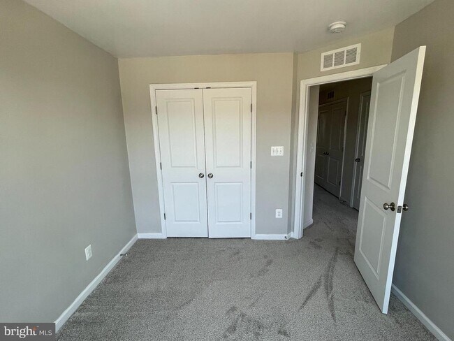 Building Photo - 419 Foxglove Way
