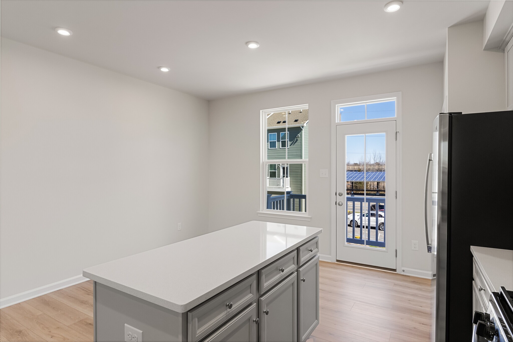 Building Photo - 10 Sidney Ln