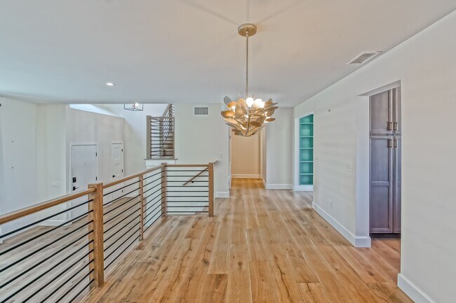 Building Photo - 14 Aries Ct