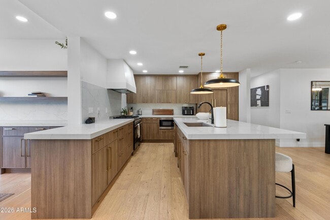 Building Photo - 8614 E Highland Ave