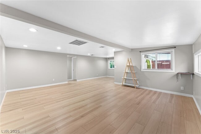 Building Photo - 605 L Ave