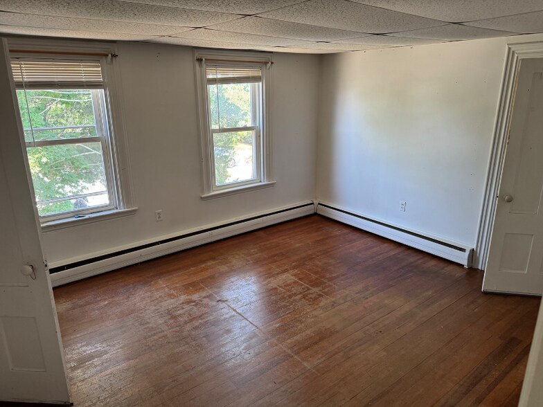 Building Photo - 371 E Falmouth Hwy
