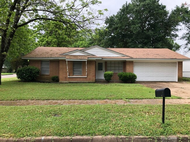 Building Photo - 1500 W 29th St