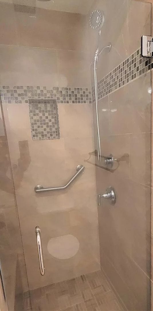 Building Photo - Hidden gem in prestigious community of Palm Desert - Convineant to access from everywhere.