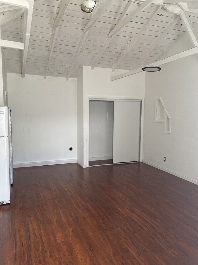 Primary Photo - 3957 Tilden Ave