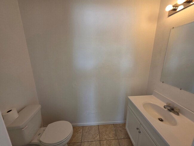 Building Photo - 400 Elliott Ln