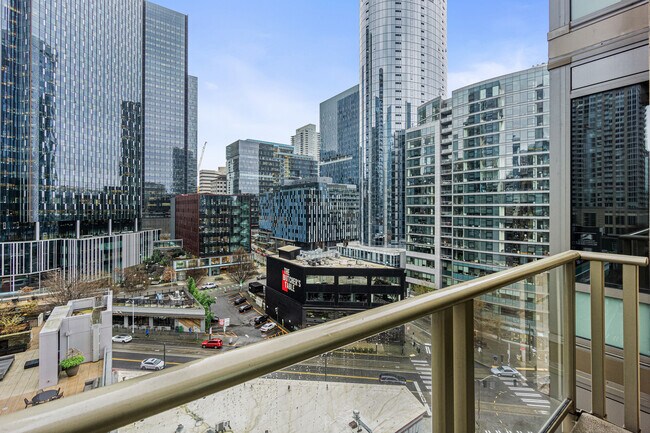 Building Photo - 900 Lenora St
