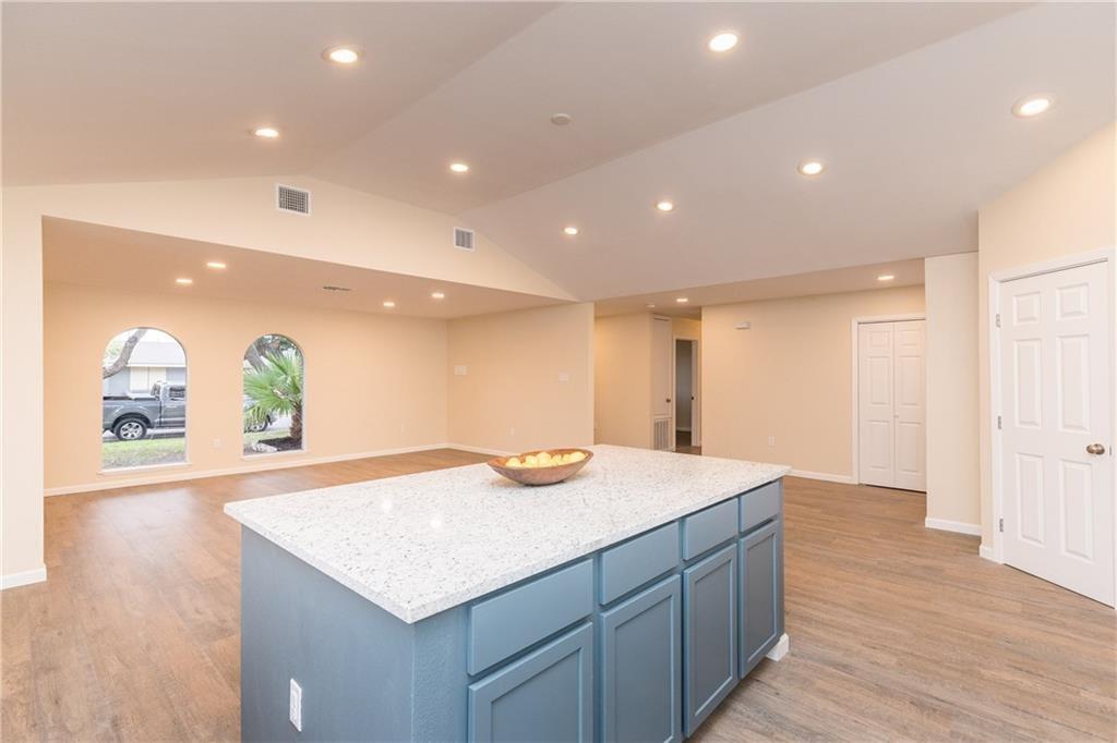 Building Photo - 3725 Kingston Dr