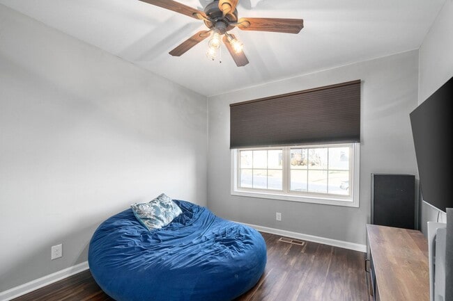 Building Photo - Country feel in the City.  Sharp 3 bed 2 bath.  Close to Fort Campbell.