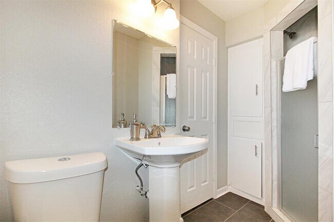 Building Photo - 8311 Wilmerdean St