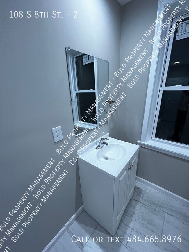 Building Photo - 108 S 8th St