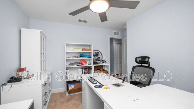 Building Photo - 4762 Drake Ave