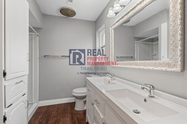 Building Photo - Beautiful 3 Bed-2 Bath Home in a Great Loc...