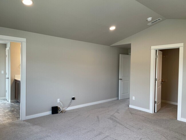 Building Photo - 1131 Rutherford Dr