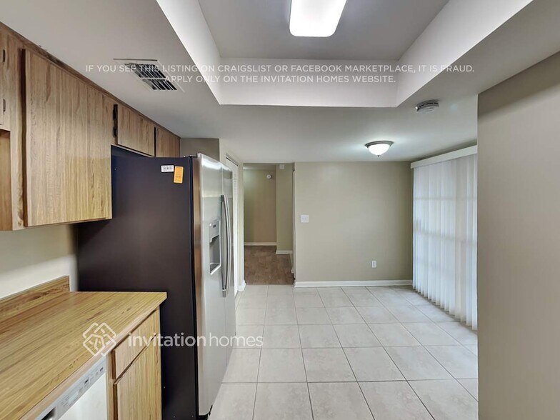 Building Photo - 11301 Hollyglen Dr