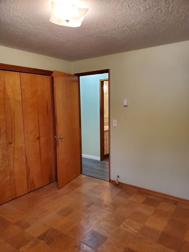 Building Photo - 3bd/1.5ba Completely Remodeled House with ...