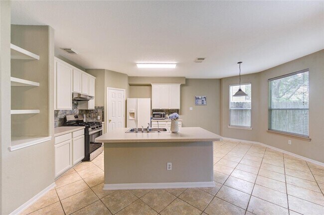 Building Photo - 6114 Breezy Hollow Ln