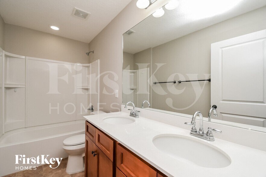 Building Photo - 388 Gillespie Gardens Dr