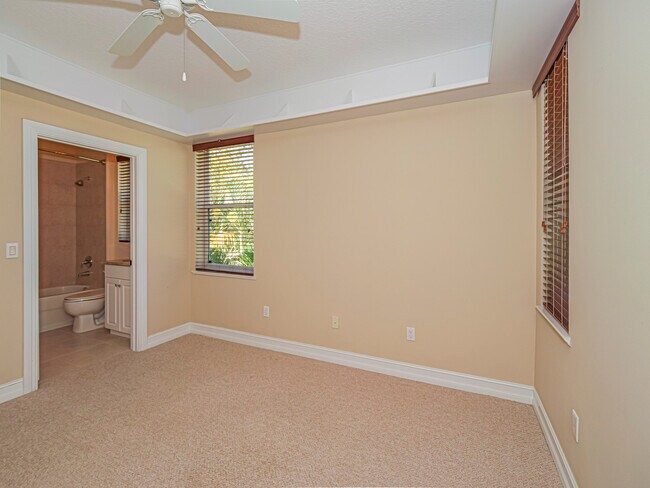 Building Photo - 1965 Bridgepointe Cir