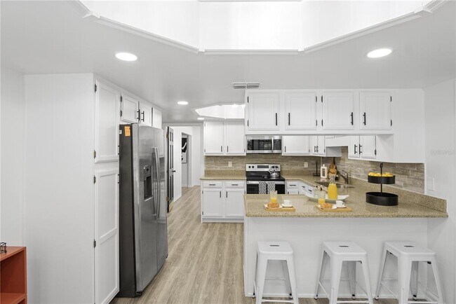Building Photo - 2540 Albany Dr