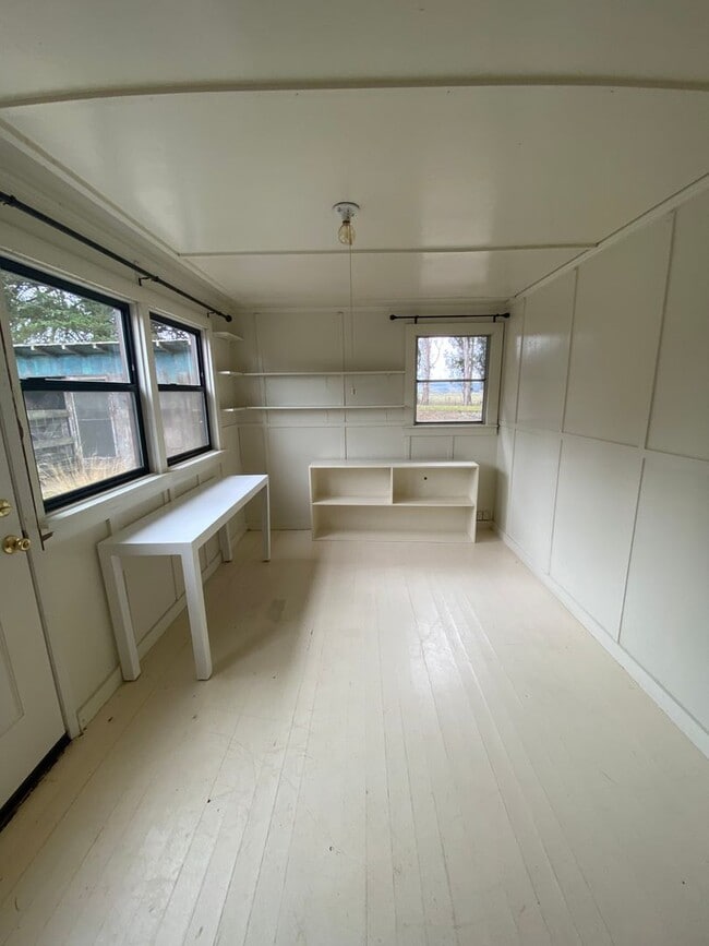 Building Photo - 8080 Valley Ford Rd