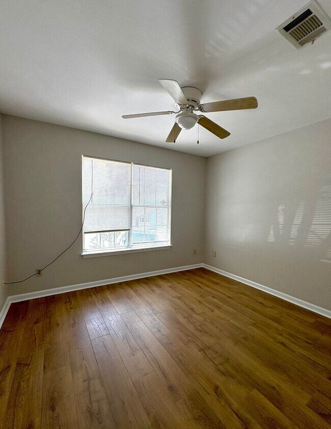 Building Photo - 2189 Timberwood Cir N