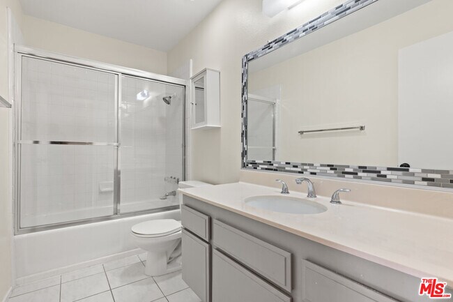 Building Photo - 6021 Lindley Ave