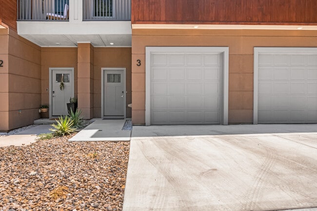 Building Photo - 1002 Morningside Dr