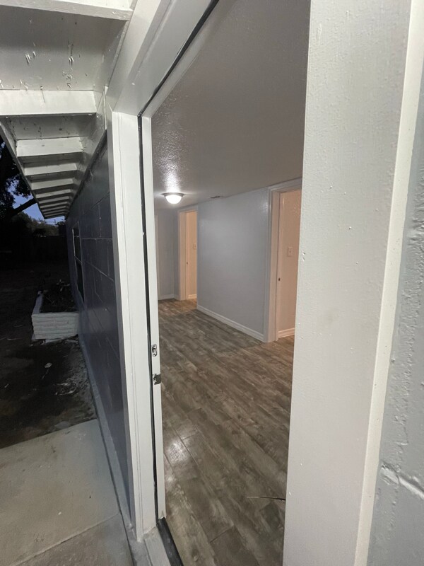 Building Photo - 1335 E Bay St