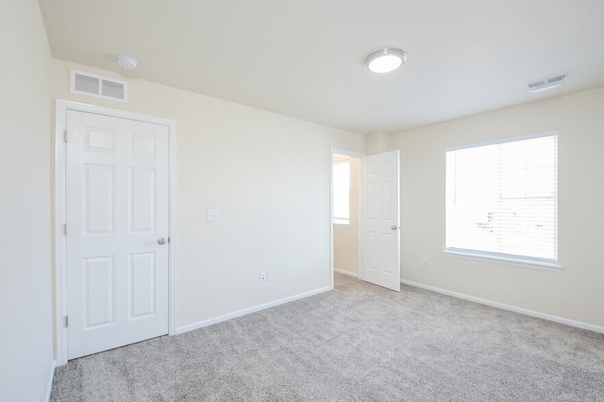 Building Photo - 1918 Cade Ave