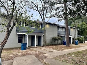 Building Photo - 702 Hargest St