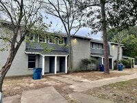 Building Photo - 702 Hargest St