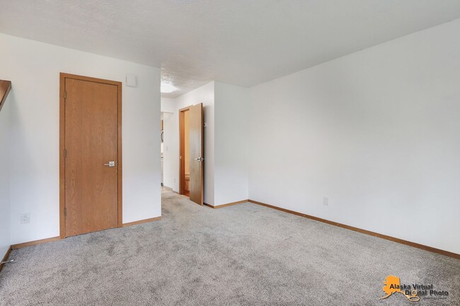 Building Photo - 1810 E 72nd Ave
