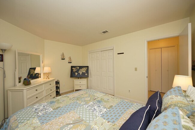 Building Photo - First Floor Condo in Bluewater Bay
