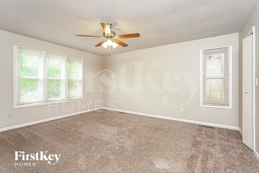 Building Photo - 137 Carrisbrooke Ln