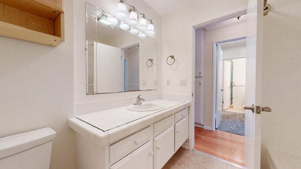 Building Photo - 902 Camino Real