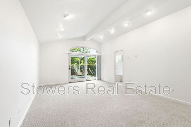 Building Photo - 10 Corte Del Rey