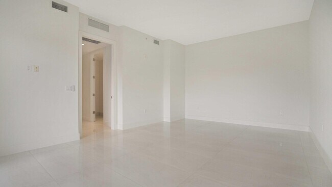 Building Photo - 155 E Boca Raton Rd