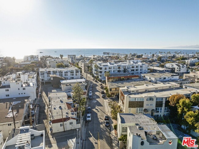 Building Photo - 126 Driftwood St