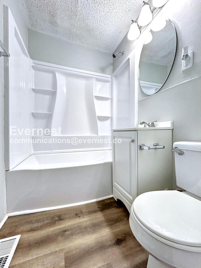 Building Photo - 2004 Bader Ave SW