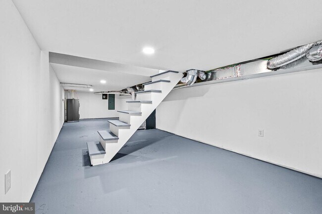 Building Photo - 818 N Rose St
