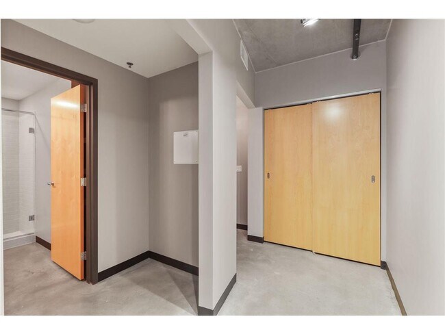 Building Photo - 730 N 4th St