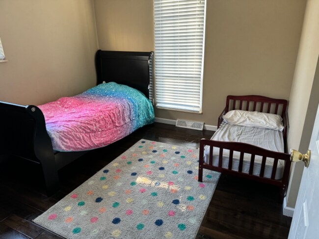 Building Photo - 814 Eastland Dr