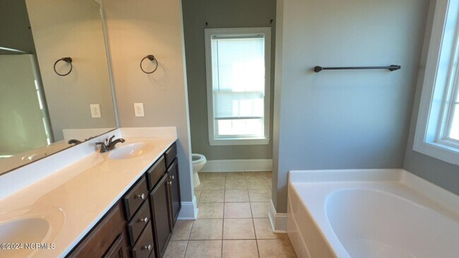 Building Photo - 124 Farmstead Place