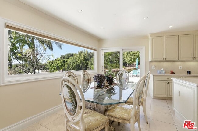 Building Photo - 1831 Loma Vista Dr