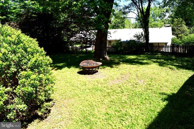 Building Photo - 6808 Old Chesterbrook Rd