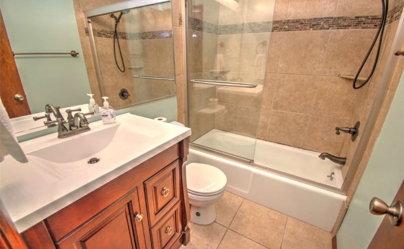 Building Photo - 516 Warwick Dr